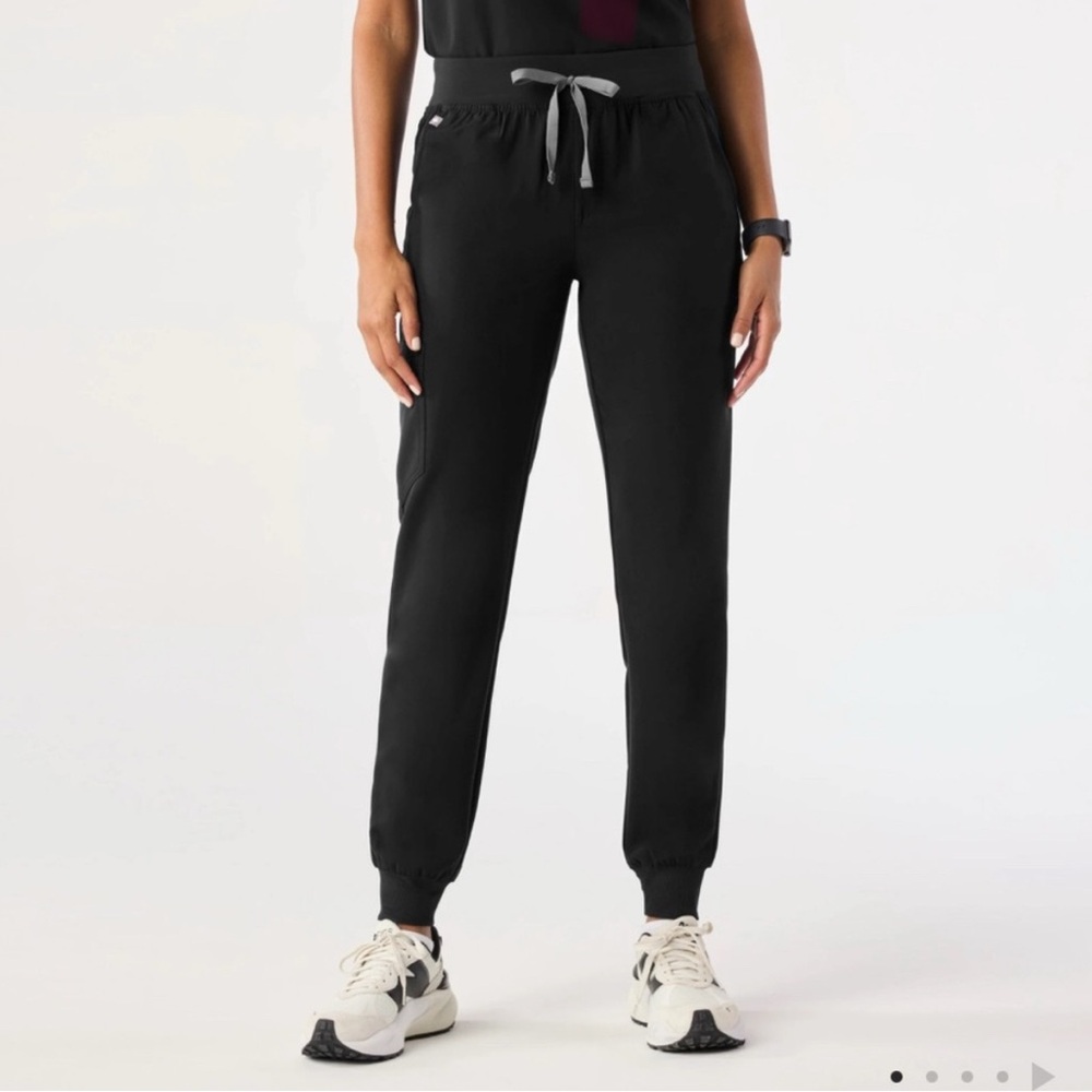 Figs Women’s Zamora Black Scrub Jogger’s